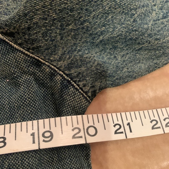 Vintage-Inspired Blue Jean Jacket with Floral Details - Picture 8 of 8